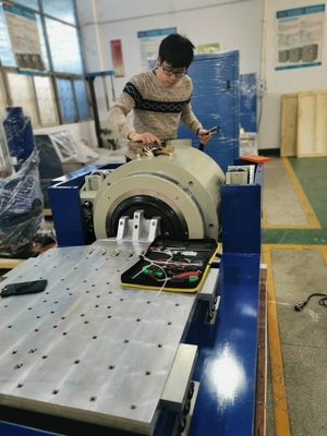 Οριζόντιος εξοπλισμός δοκιμής δόνησης 20kN τυχαίος για το εργαστήριο